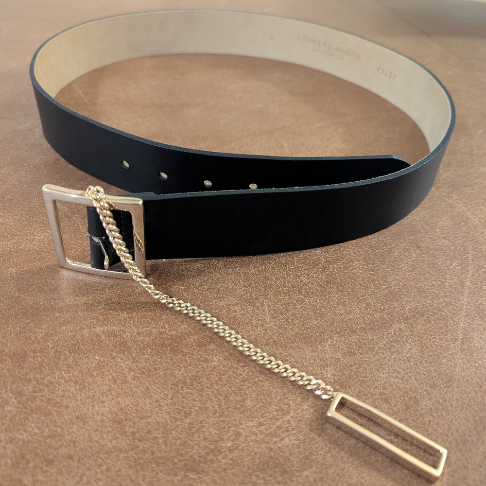 NWOT 'Streets Ahead' Elegant Black Leather Belt Medium with Gold Chain Detail
